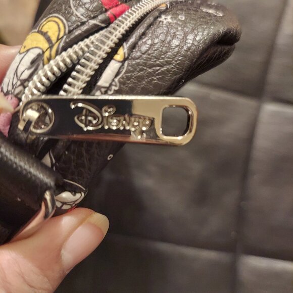 Disney- Mickey and Friends Black Crossbody Bag - Picture 7 of 8